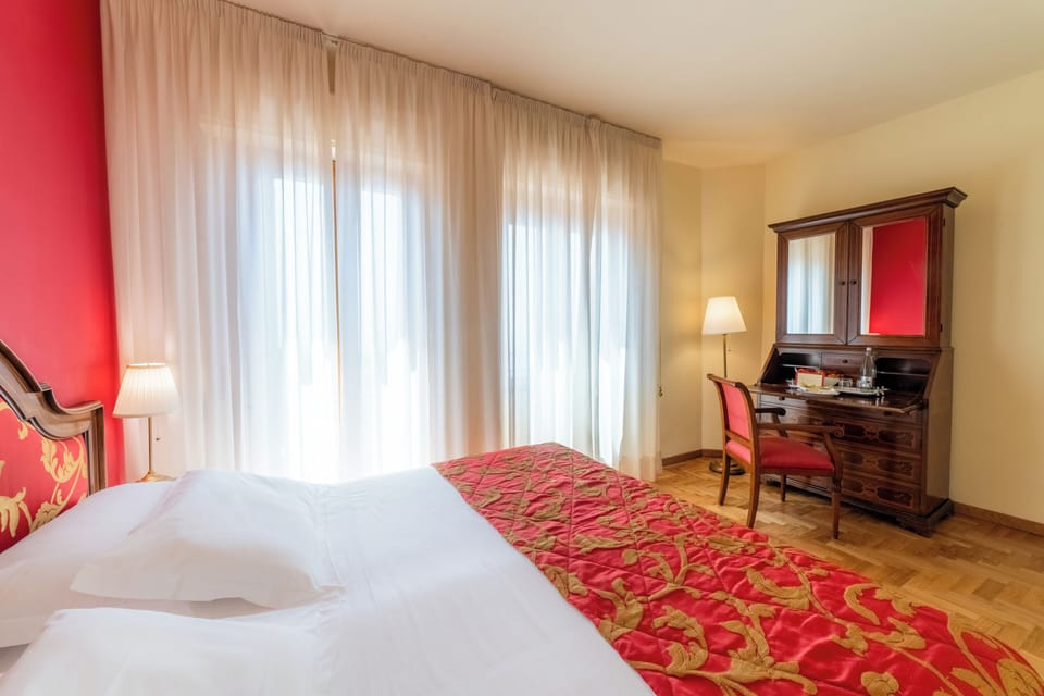 Superior Double or Twin Room, Sea View | Minibar, in-room safe, desk, free WiFi