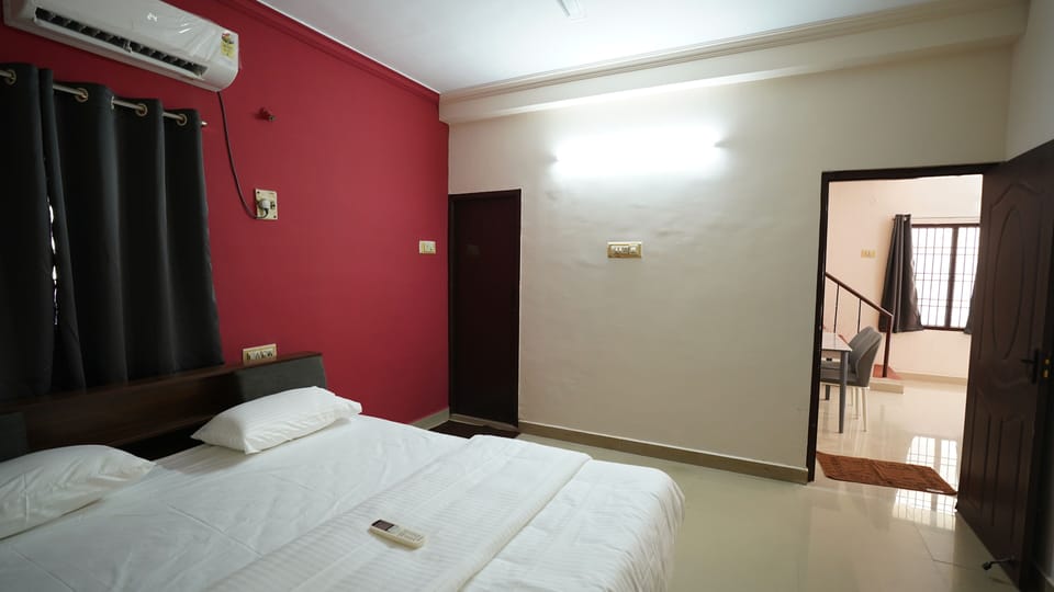 Deluxe Double Room | Desk, laptop workspace, free WiFi