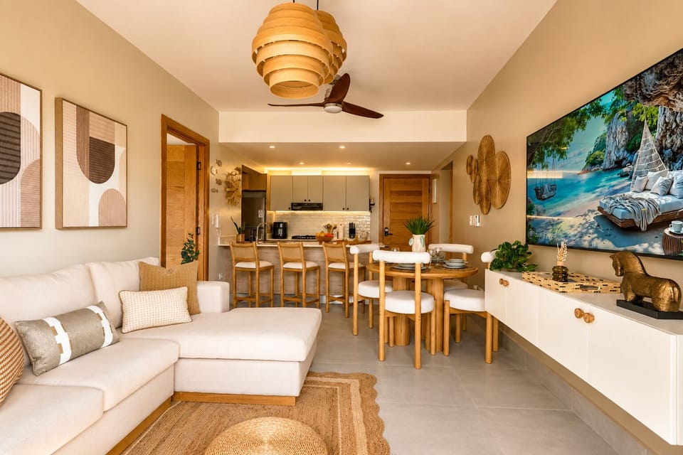 Dining Nook: Bright and airy space with modern decor, perfect for meals and relaxation!