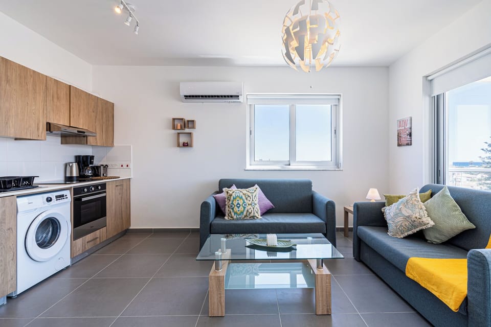 Apartment, 1 Bedroom, Kitchen, City View | Living area | 46-inch Smart TV with digital channels, Netflix, streaming services