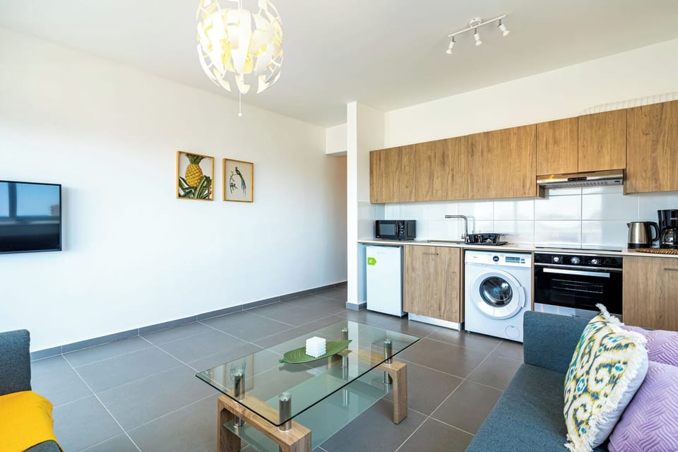 Apartment, 1 Bedroom, Kitchen, City View | Interior