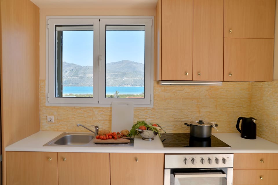 Apartment, 2 Bedrooms | Soundproofing, iron/ironing board, rollaway beds, free WiFi