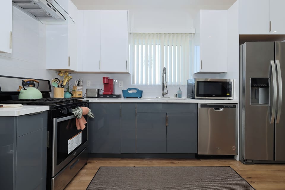 Fully Equipped Kitchen for Home-Cooked Comfort