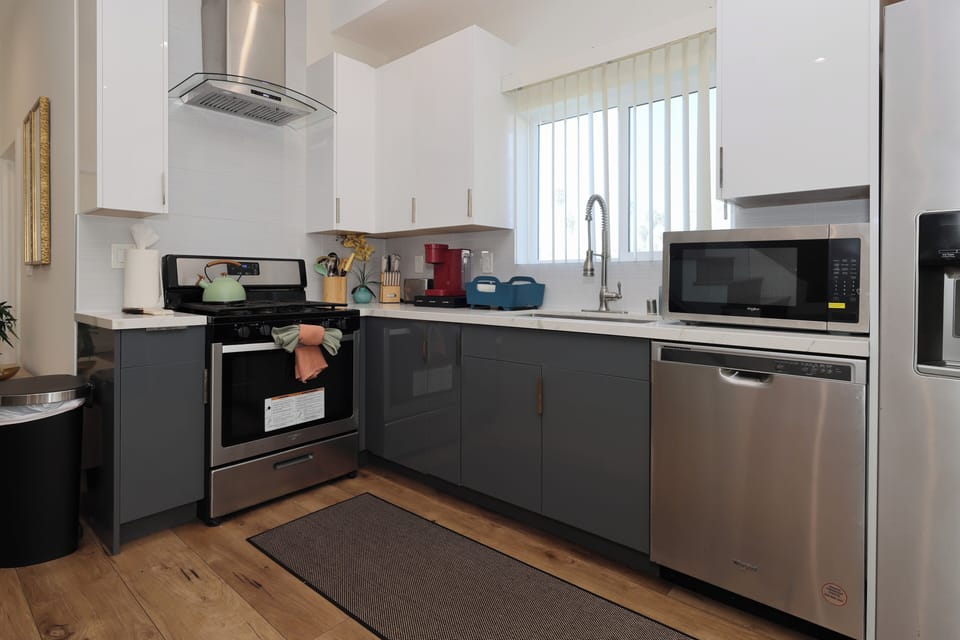 Fully Equipped Kitchen for Home-Cooked Comfort