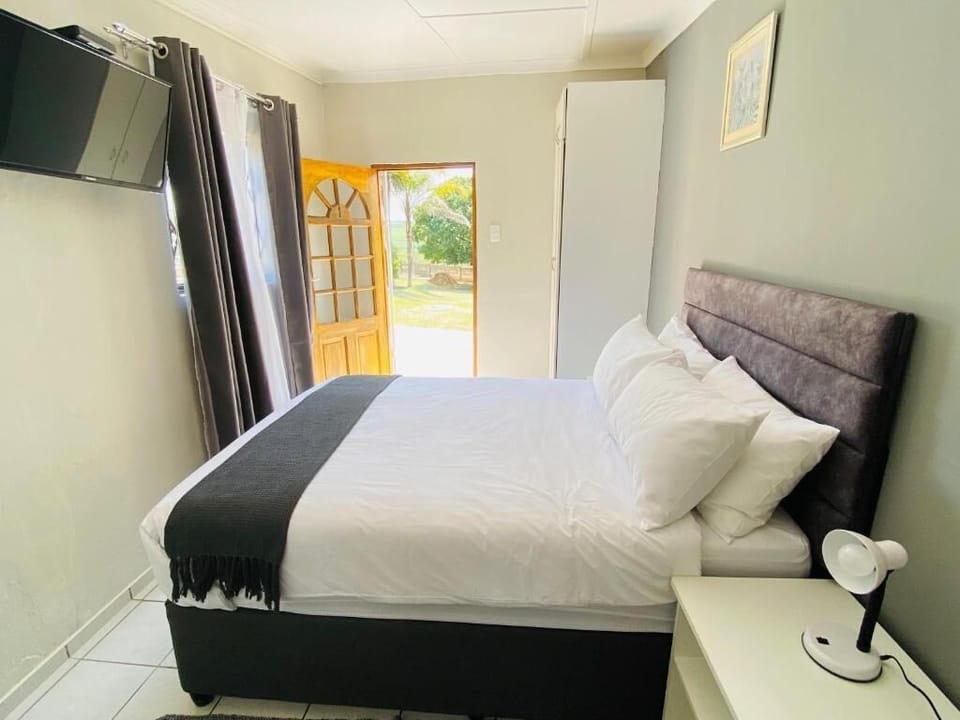 Standard Double Room, Patio | Iron/ironing board, WiFi