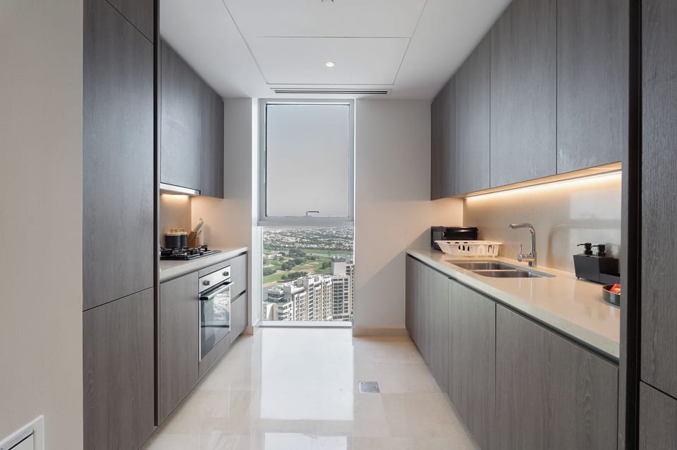 Deluxe Apartment, City View | Private kitchen | Full-size fridge, microwave, stovetop, cookware/dishes/utensils