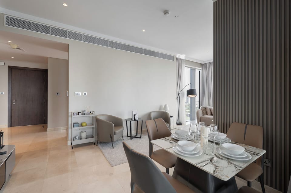 Deluxe Apartment, City View | Dining