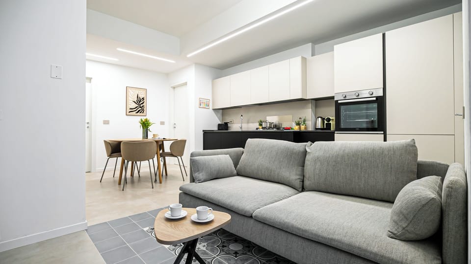 Apartment (4 Bedrooms) | Front of property