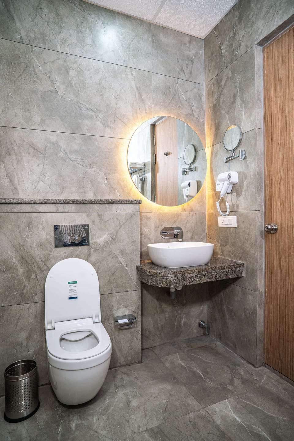 Family Room | Bathroom | Shower, towels, soap, shampoo