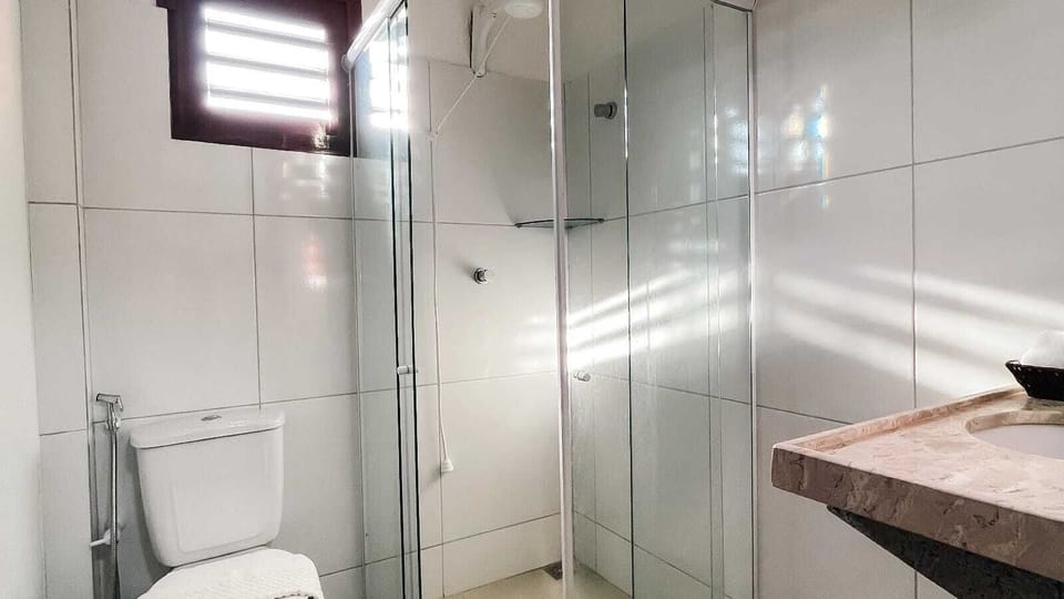Superior Studio Suite, Lanai, Partial Sea View | Bathroom