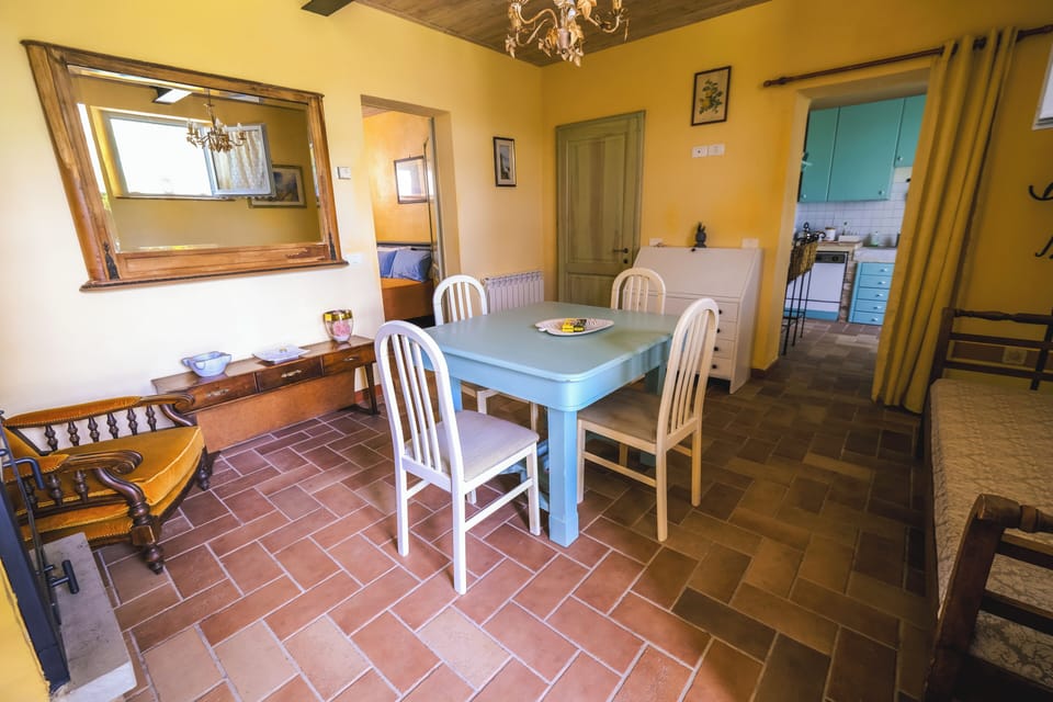 Deluxe Apartment, Balcony, Garden View | Dining