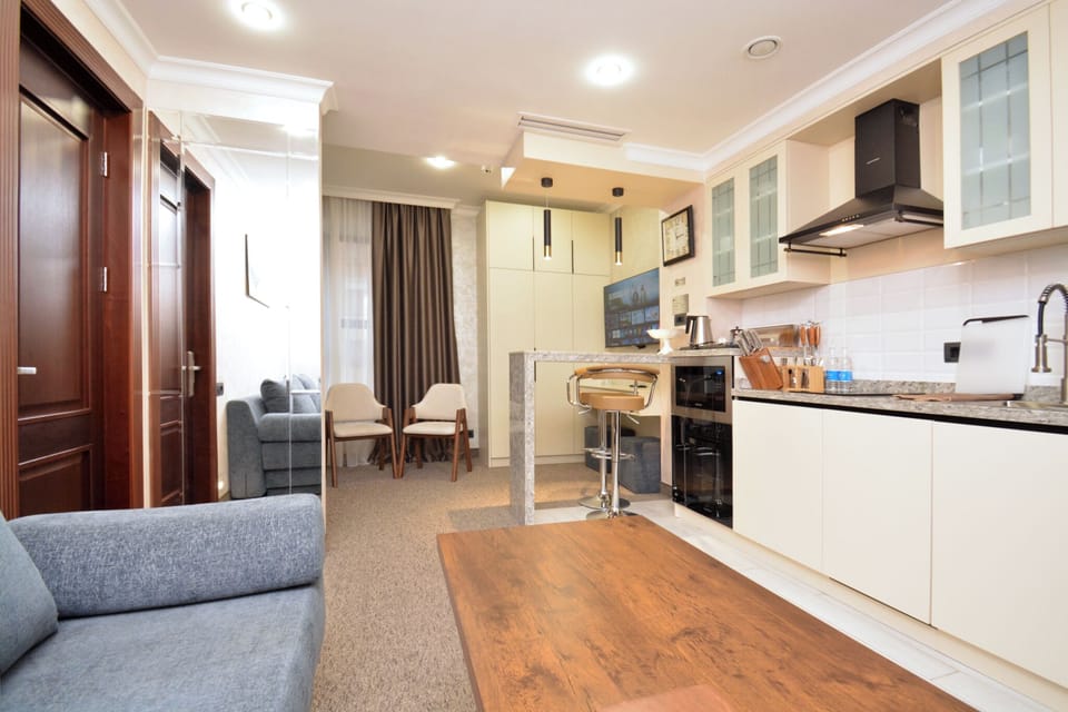 Junior Suite, City View | Interior