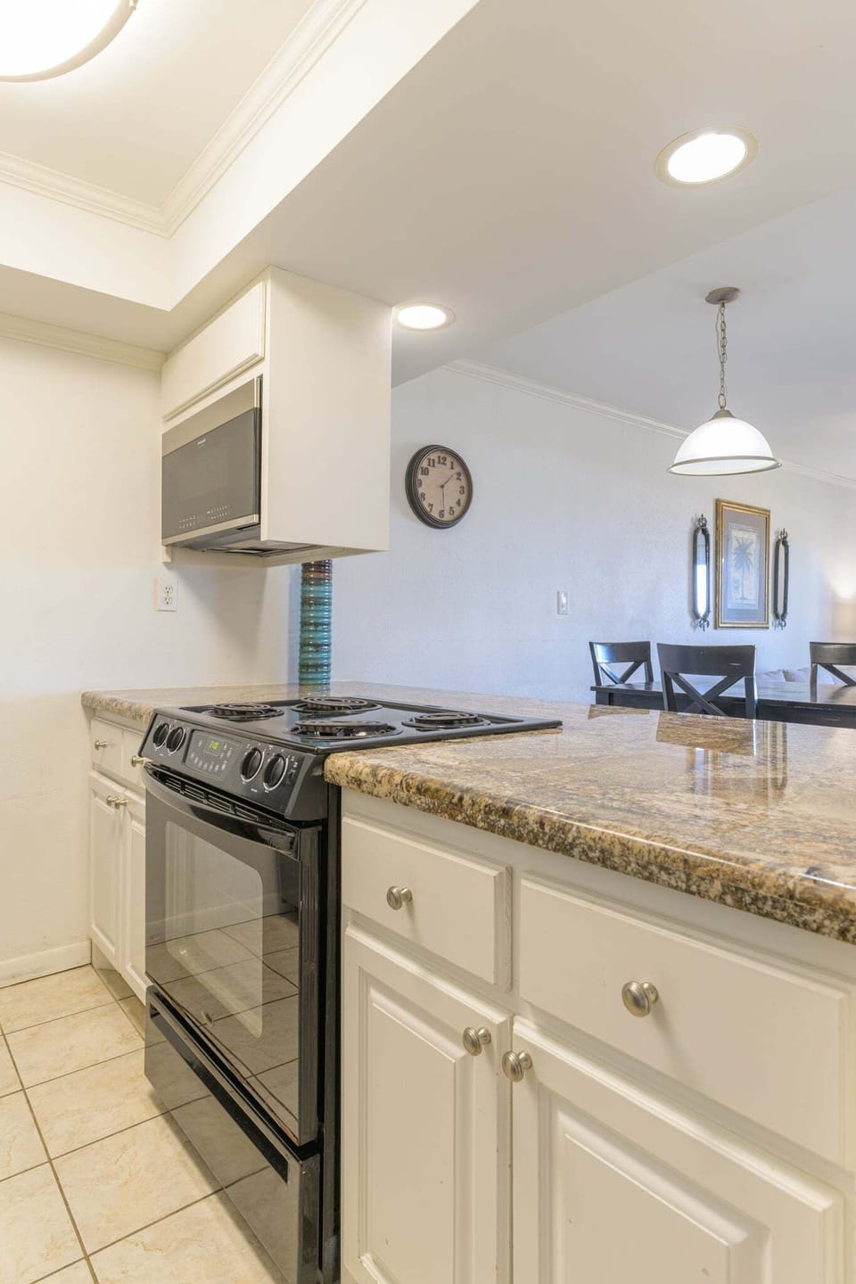 Condo, 1 Bedroom | Private kitchen | Fridge, oven, coffee/tea maker, toaster
