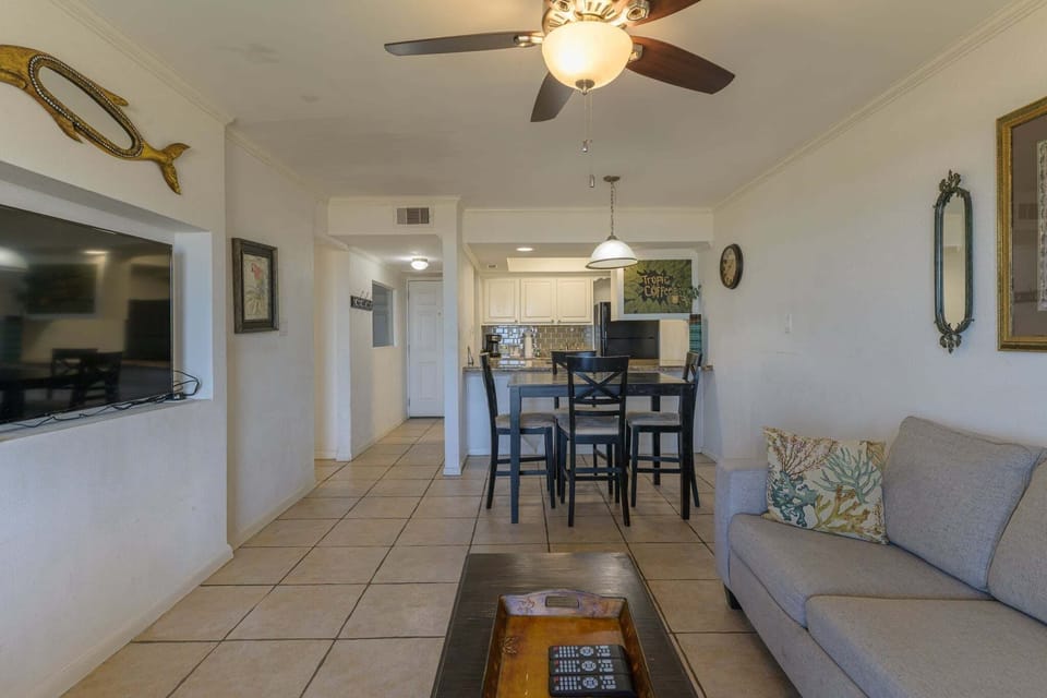 Condo, 1 Bedroom | Living area