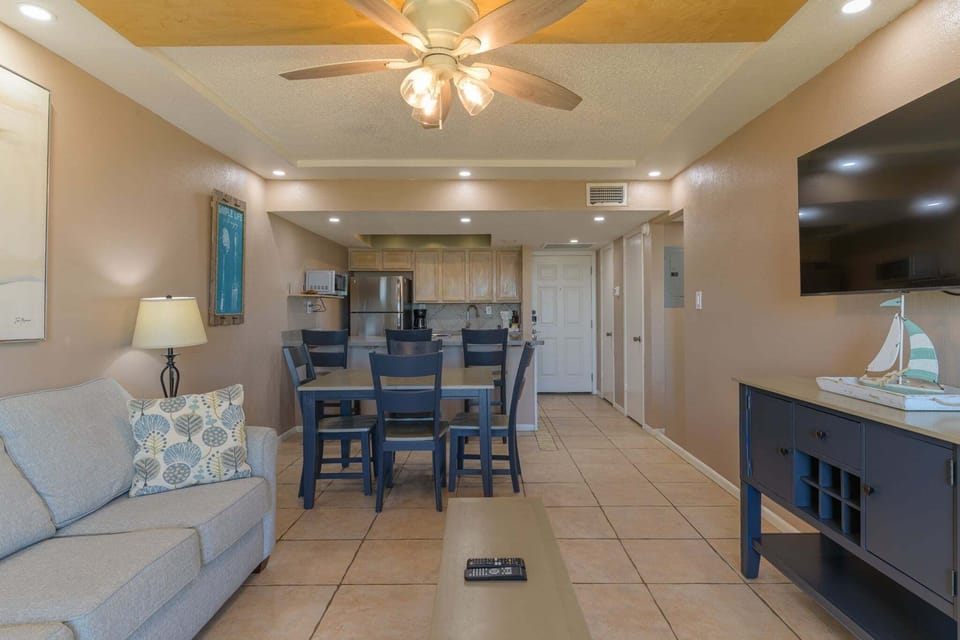 Condo, 1 Bedroom | Living area