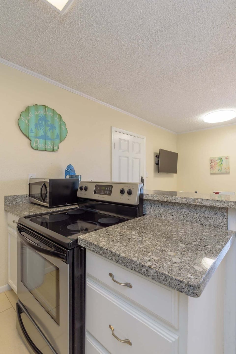 Condo, 1 Bedroom | Private kitchen | Fridge, oven