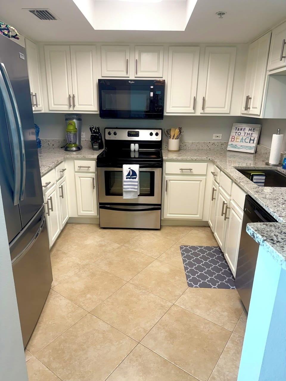 Fully stocked kitchen with all you need to make a dinner or bake some cookies!!