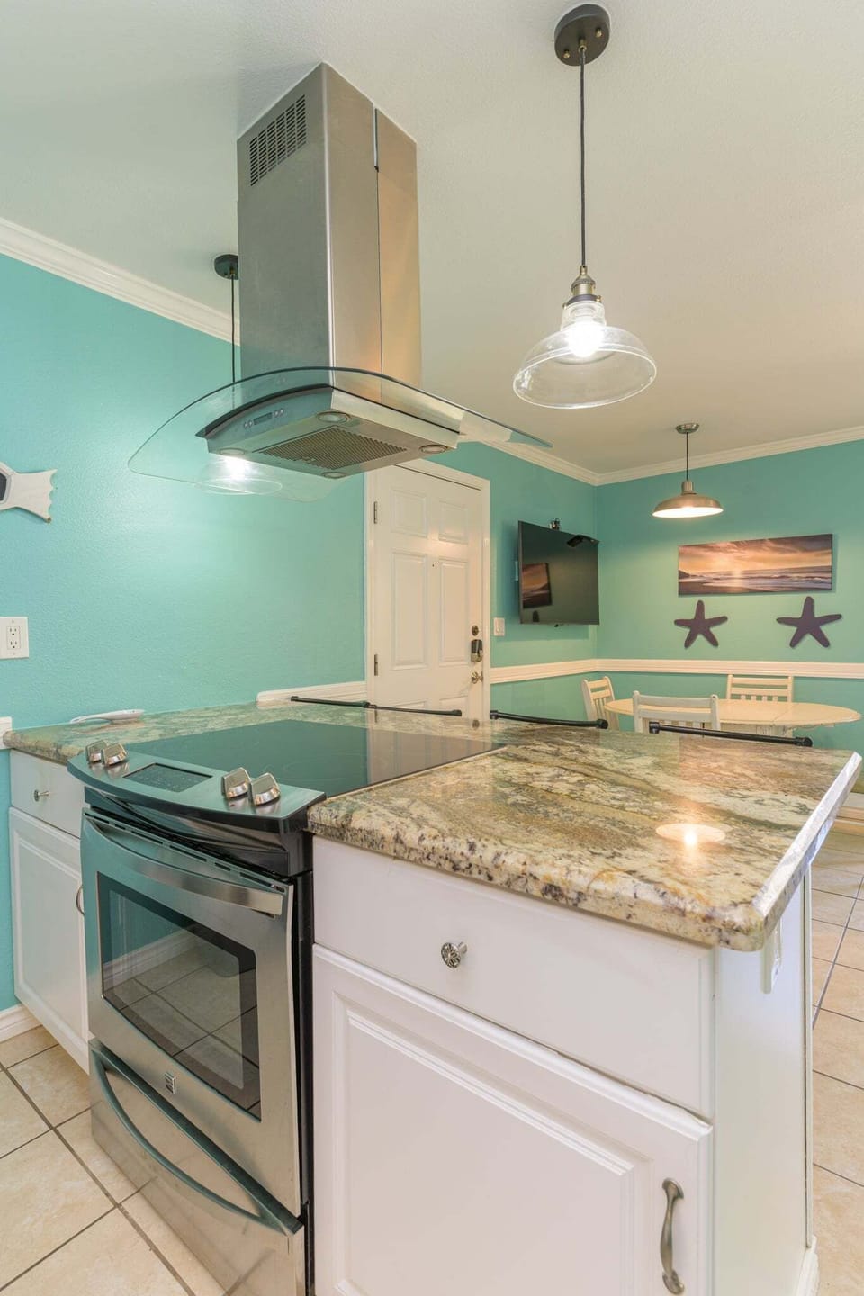 Condo, 1 Bedroom | Private kitchen | Fridge, oven, coffee/tea maker