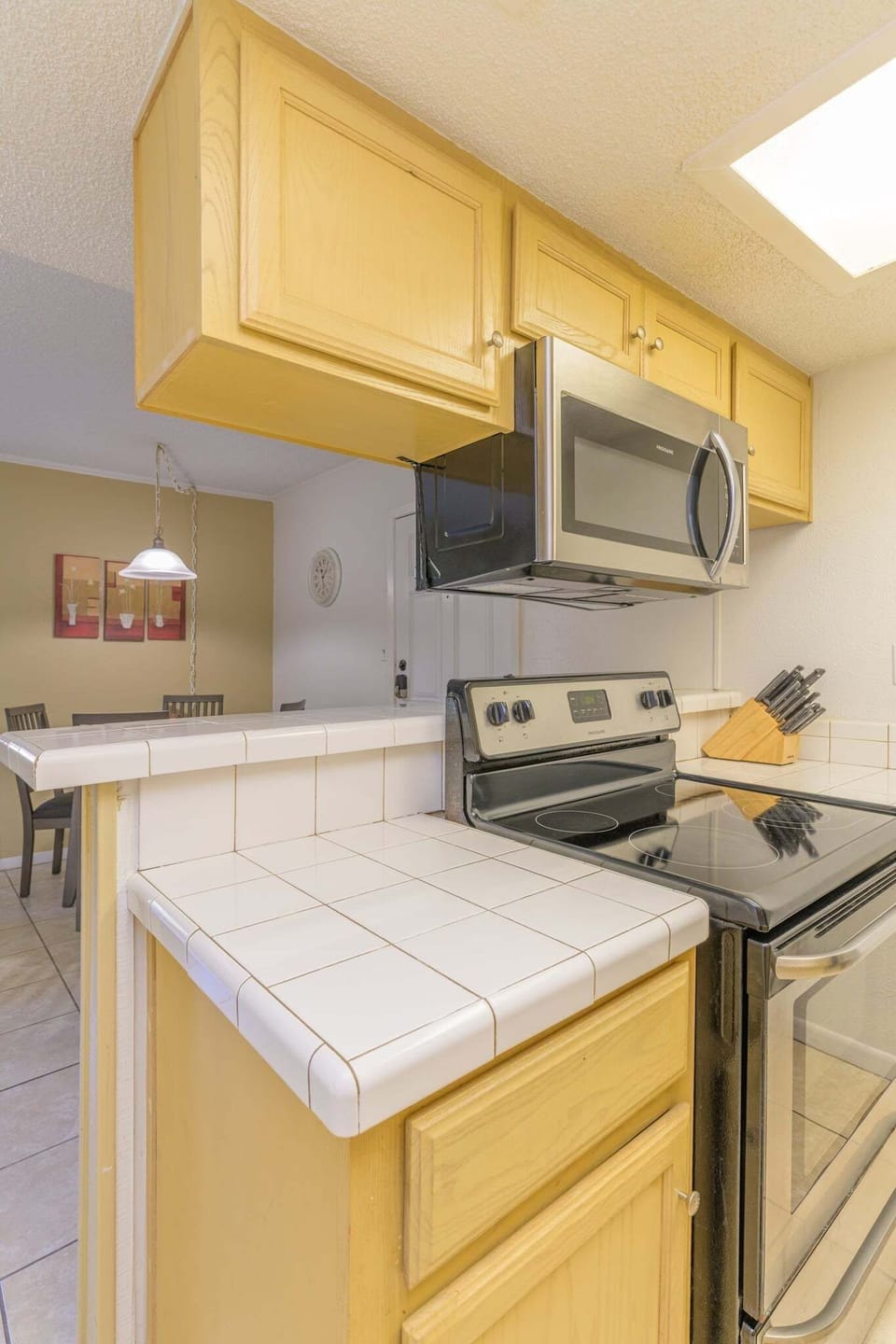 Condo, 1 Bedroom | Private kitchen | Fridge, oven, coffee/tea maker