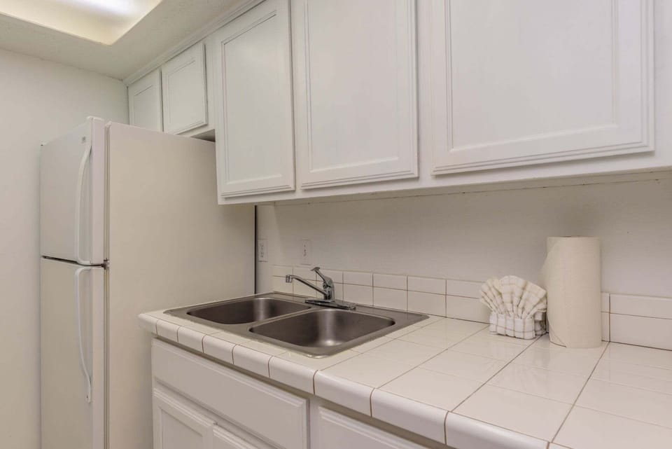 Condo, 1 Bedroom | Private kitchen | Fridge, oven, coffee/tea maker, toaster