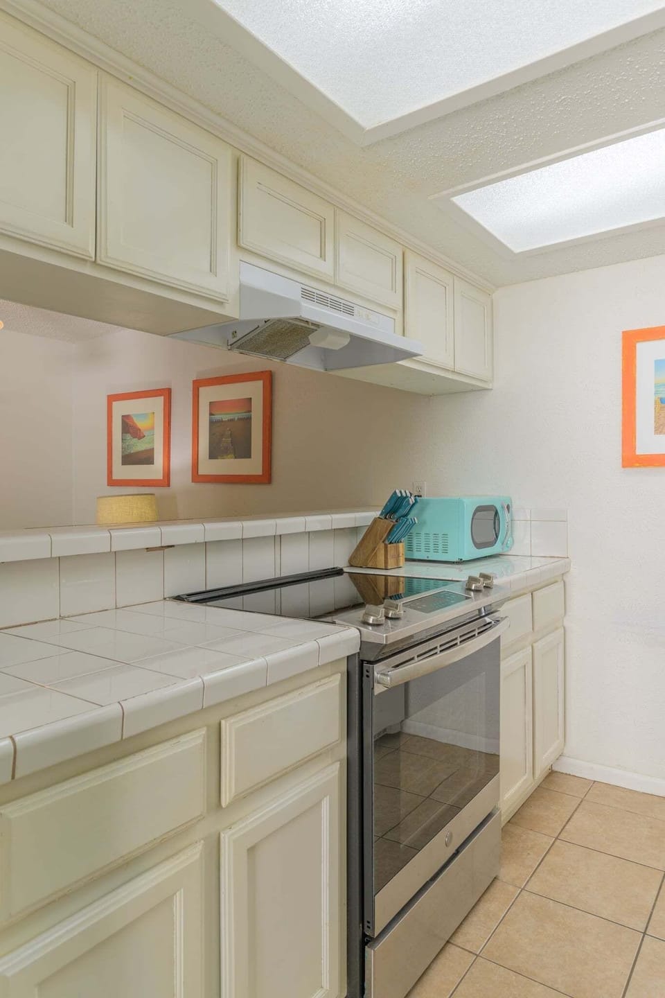 Condo, 1 Bedroom | Private kitchen | Fridge, oven