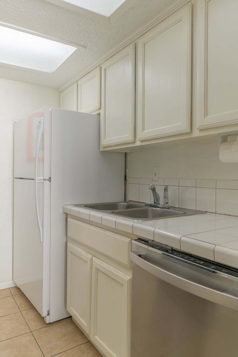 Condo, 1 Bedroom | Private kitchen | Fridge, oven