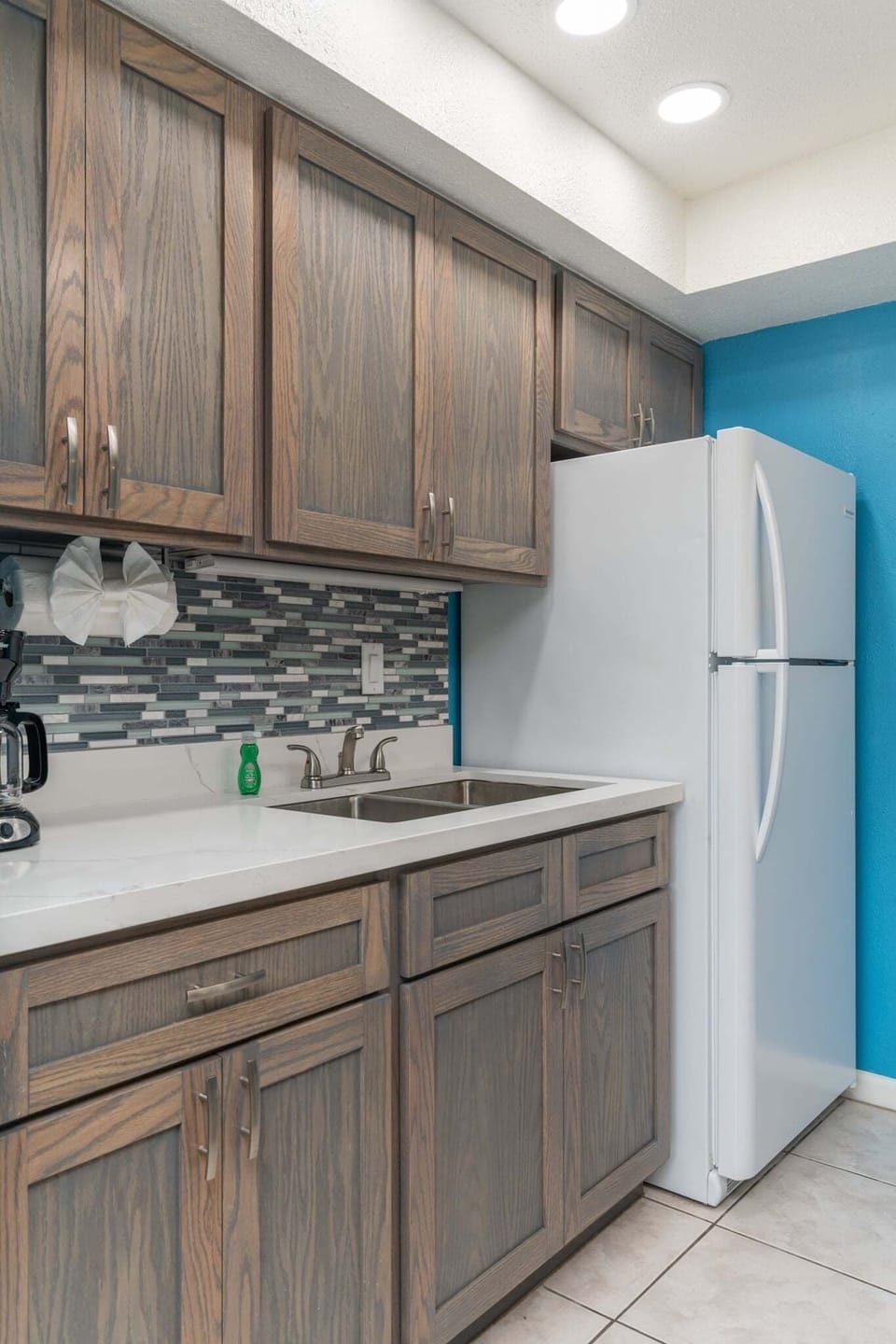 Condo, 1 Bedroom | Private kitchen | Fridge, oven, coffee/tea maker