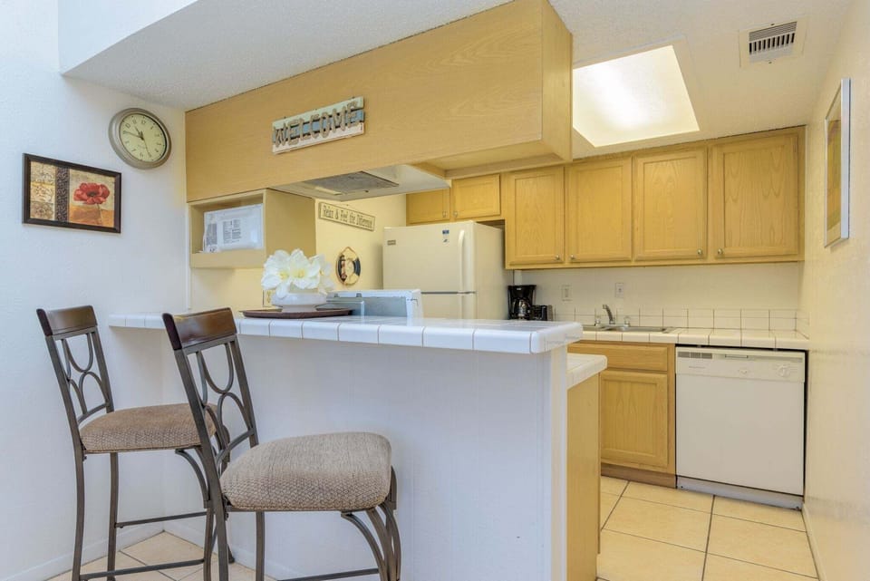 Condo, 1 Bedroom | Private kitchen | Coffee/tea maker, fridge, oven, toaster