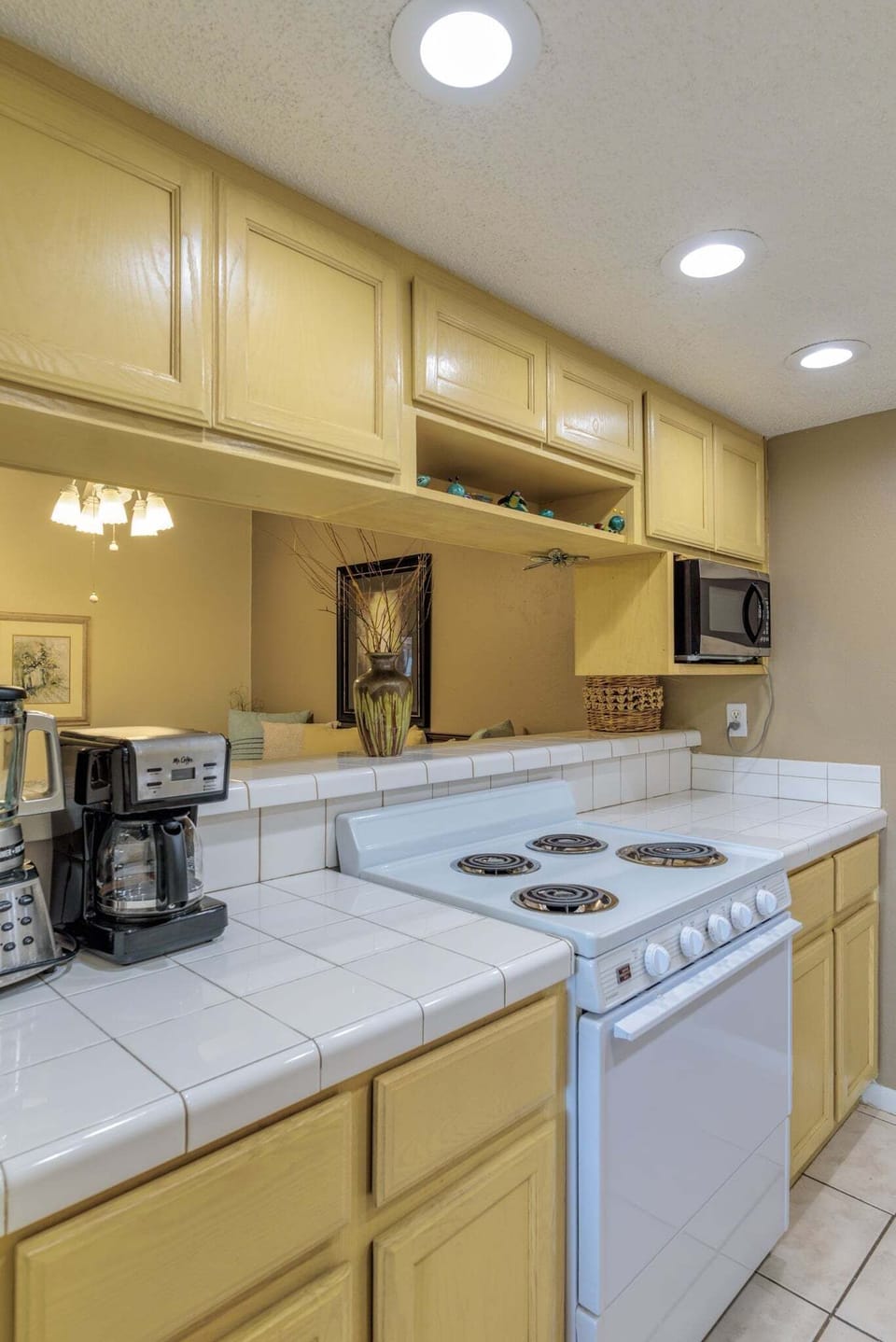 Condo, 1 Bedroom | Private kitchen | Fridge, oven, coffee/tea maker, toaster