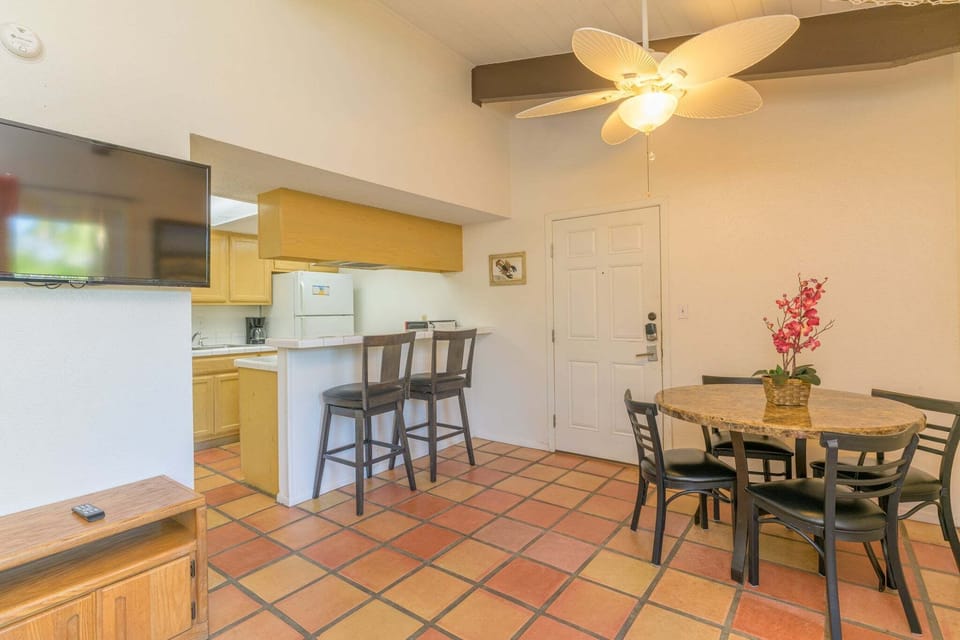 Condo, 1 Bedroom | Dining