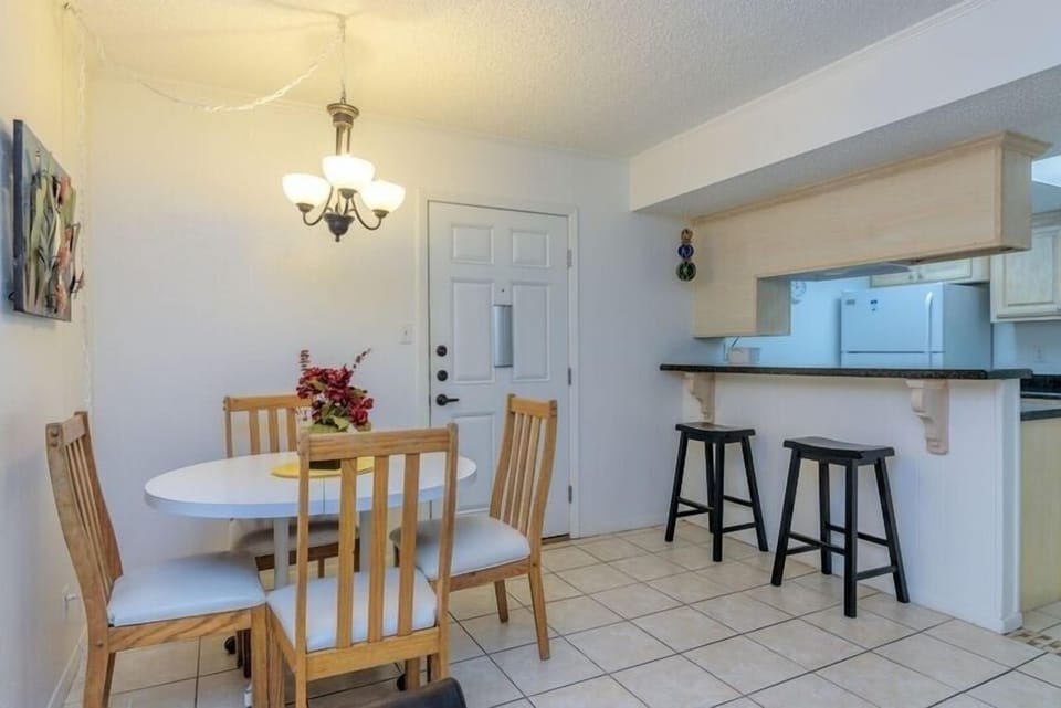 Condo, 1 Bedroom | Dining
