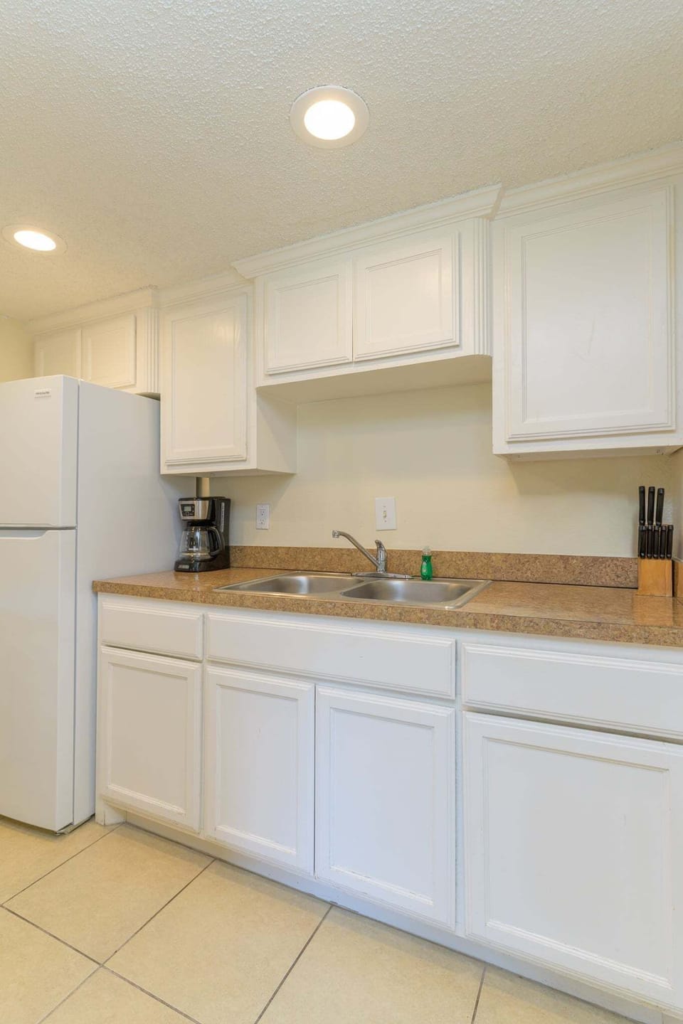 Condo, 1 Bedroom | Private kitchen | Fridge, oven
