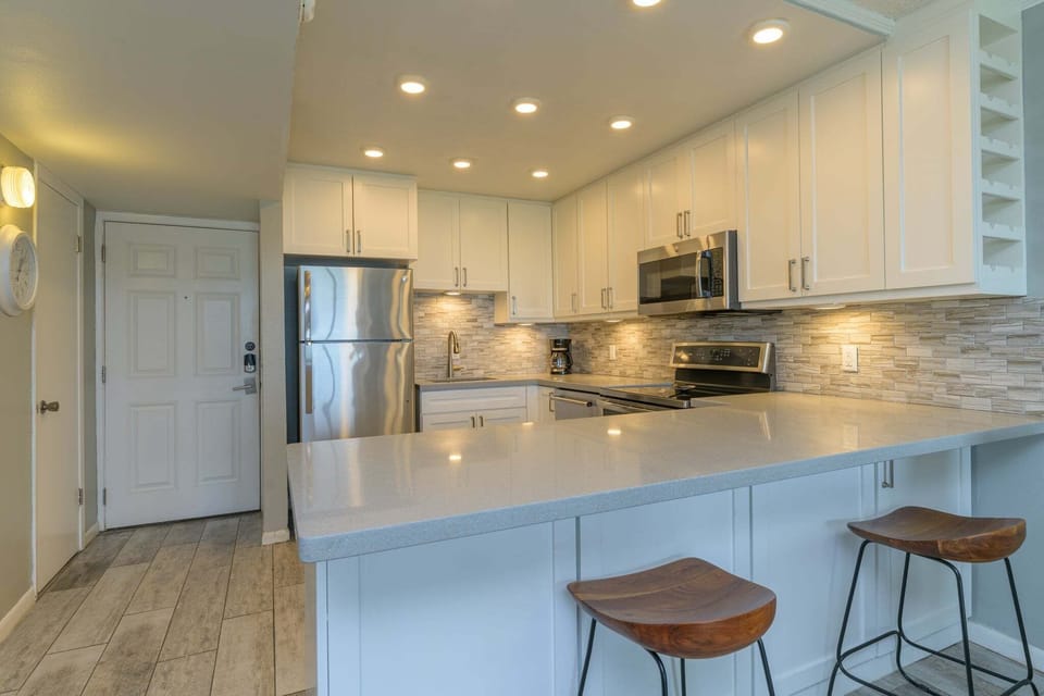 Condo, 1 Bedroom | Private kitchen | Fridge, oven, coffee/tea maker