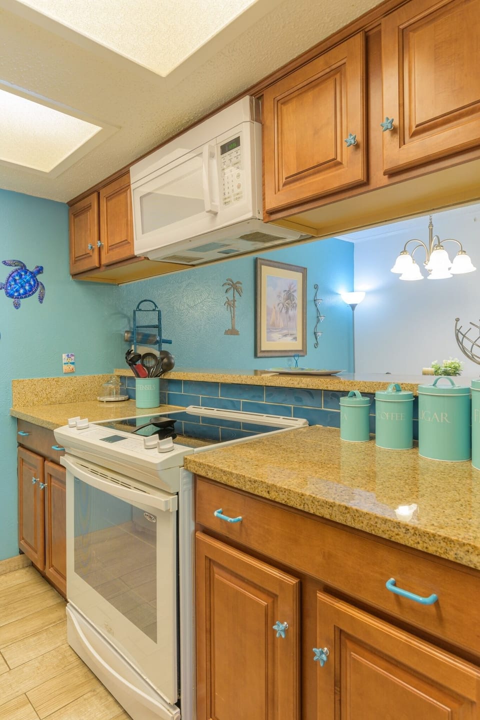 Condo, 1 Bedroom | Private kitchen | Fridge, oven, coffee/tea maker