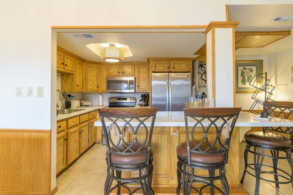 Condo, 1 Bedroom | Private kitchen | Fridge, oven, coffee/tea maker, toaster