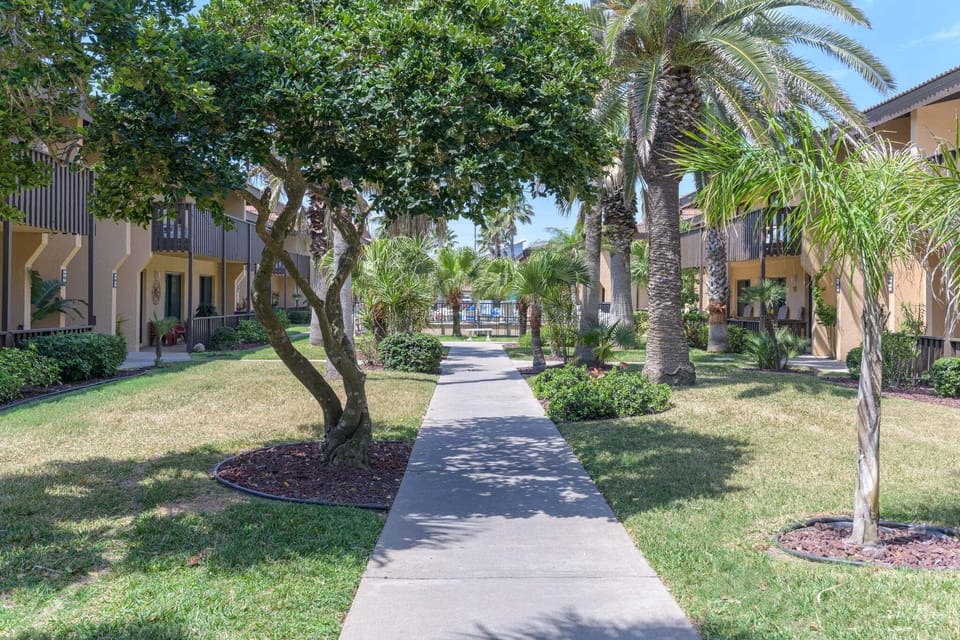 Condo, 1 Bedroom | Property grounds