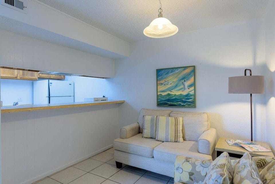 Condo, 1 Bedroom | Living area