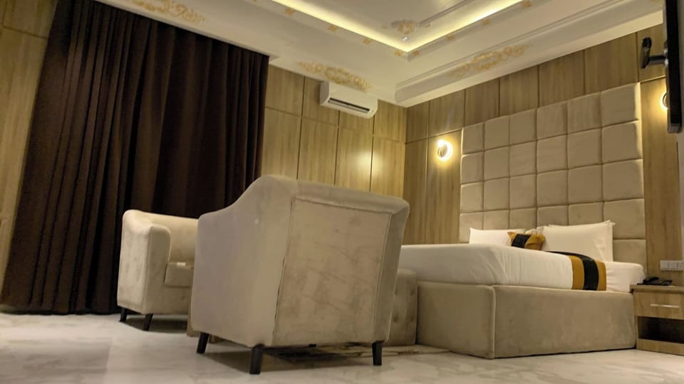 Economy Room, Balcony, City View | Interior