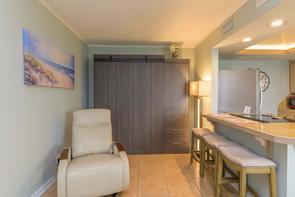 Condo, 1 Bedroom | Interior