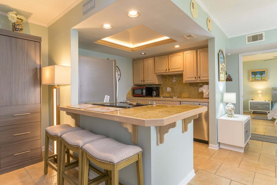 Condo, 1 Bedroom | Private kitchen | Fridge, oven, coffee/tea maker, toaster