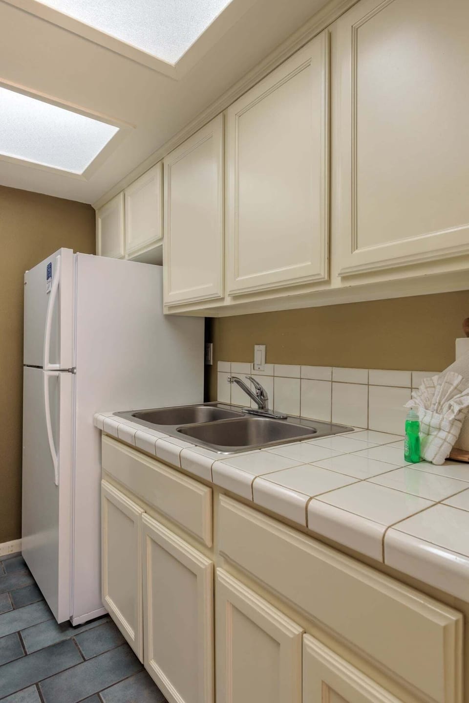 Condo, 1 Bedroom | Private kitchen | Coffee/tea maker, fridge, oven, toaster