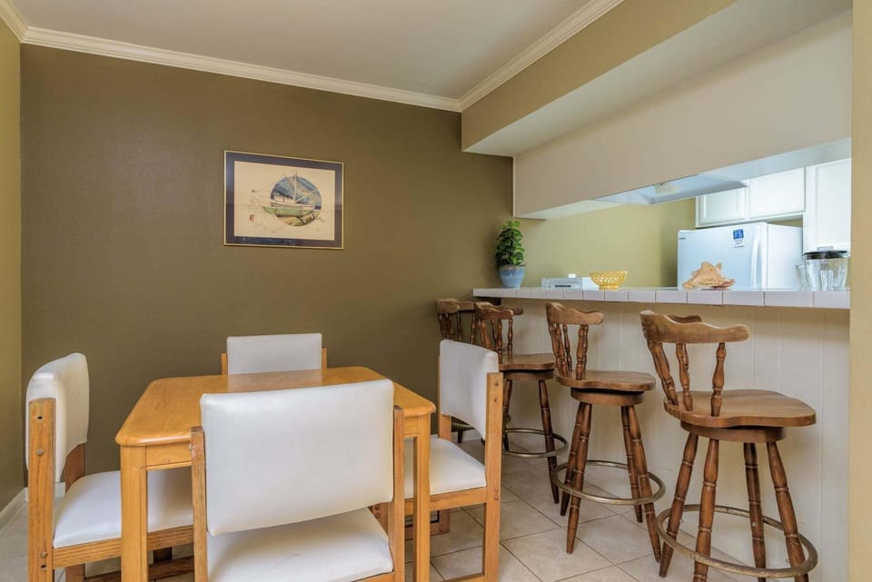Condo, 1 Bedroom | Dining