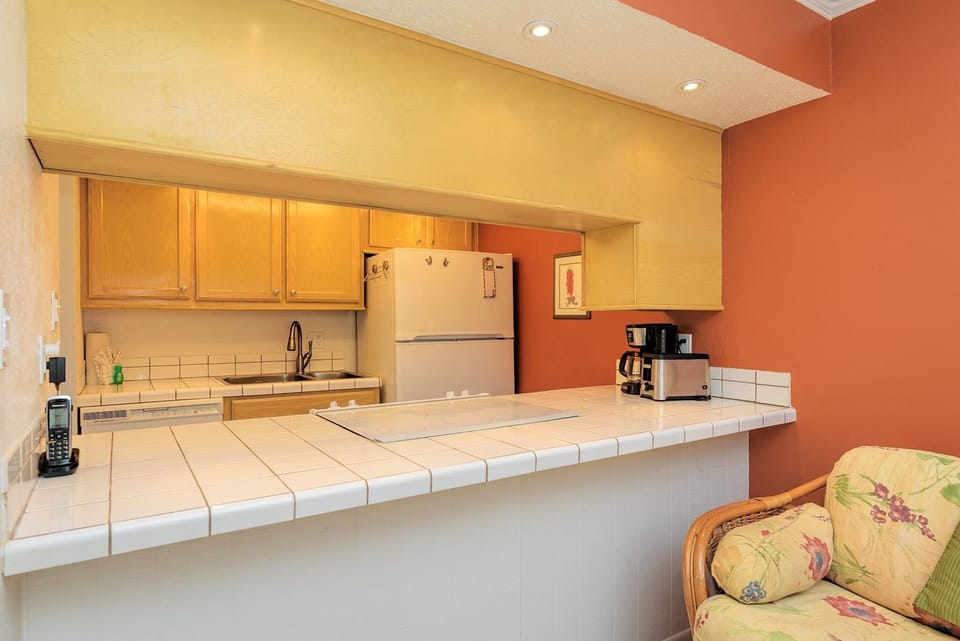 Condo, 1 Bedroom | Private kitchen | Coffee/tea maker, fridge, oven, toaster