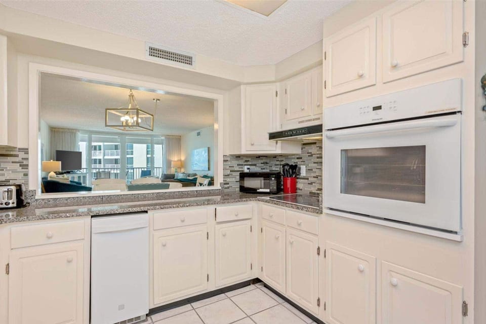 Condo, 2 Bedrooms | Private kitchen | Coffee/tea maker, fridge, oven, stovetop