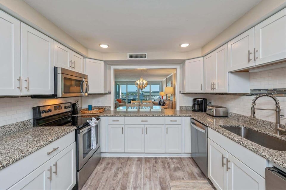 Condo, 2 Bedrooms | Private kitchen | Coffee/tea maker, fridge, oven, toaster