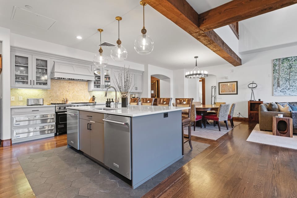 Condo, 4 Bedrooms | Private kitchen | Coffee/tea maker, fridge, oven, toaster