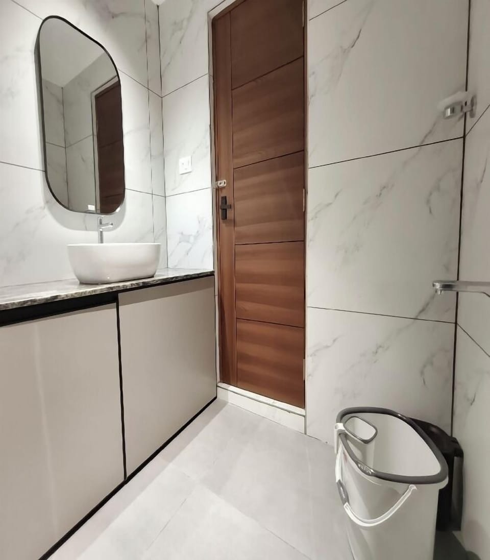 Economy Double Room | Bathroom | Shower, towels, soap, shampoo