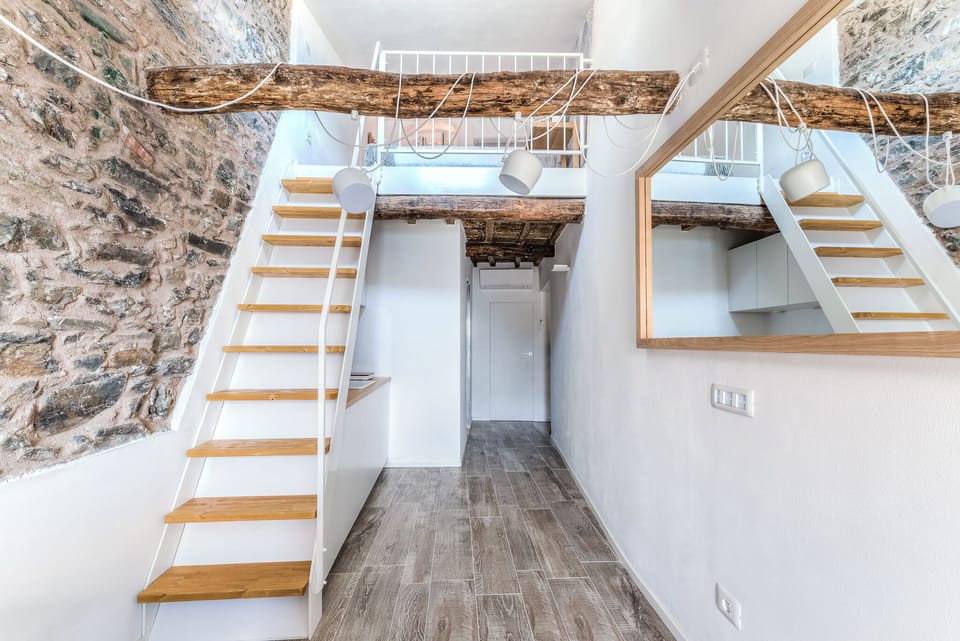 Deluxe Apartment, Balcony, Sea View | Interior