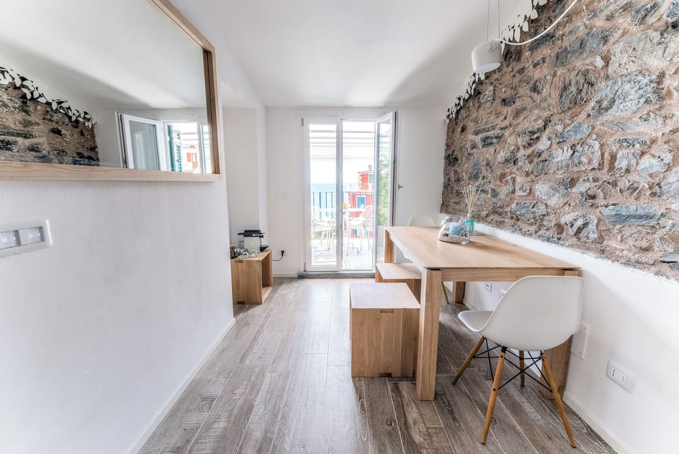 Deluxe Apartment, Balcony, Sea View | Dining