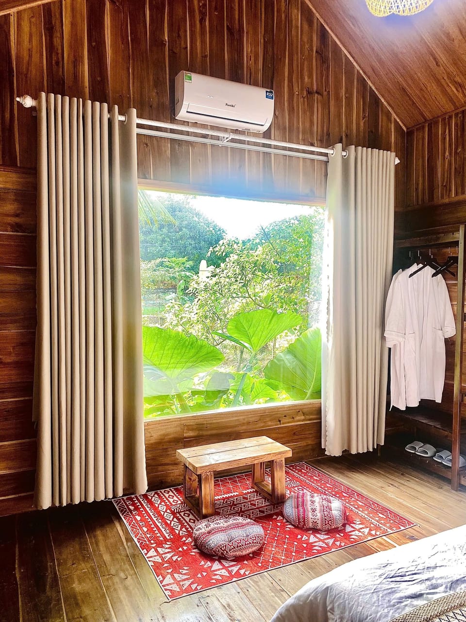 Luxury Double Room, Hill View | Desk, soundproofing, free WiFi, bed sheets